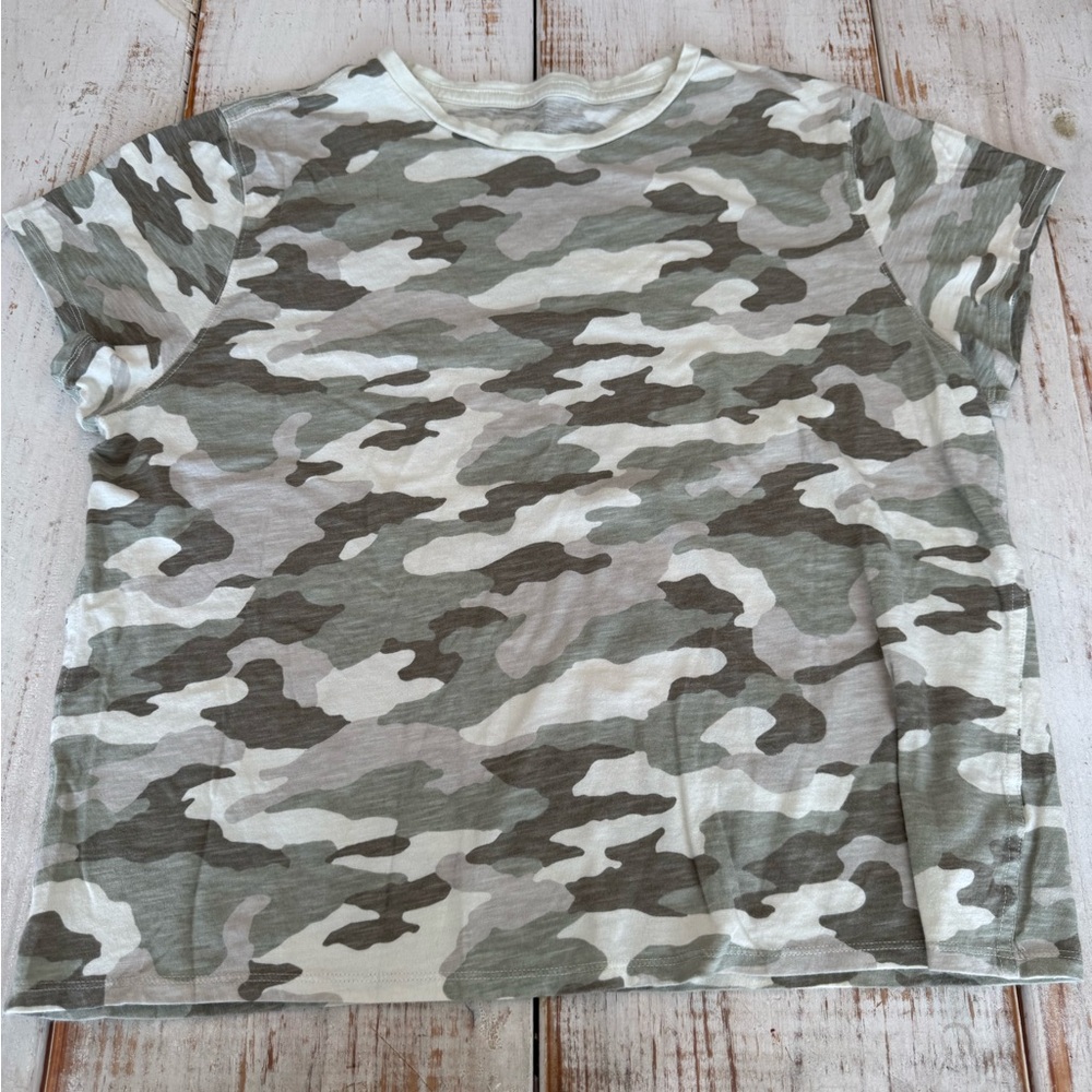 Aerie Camouflage Tee Women’s XL  in Green and‎ Gray